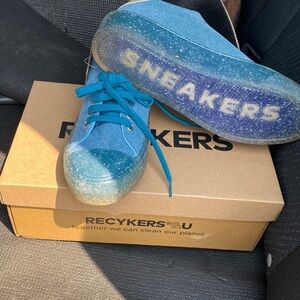 NEW IN BOX🍍RECYKERS 🍍Size 37/US 6.5 women 🍍DENIM COLOR🍍H-1